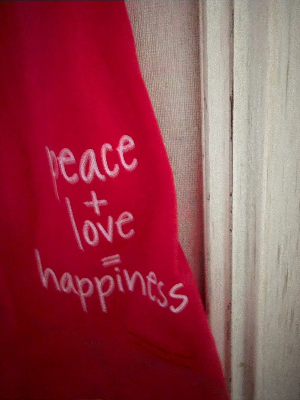 Peace Love World red HAPPY smiley face fitted V neck t-shirt NWOT S - Picture 7 of 9